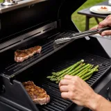 grill-gazowy-ogrodowy-palniki-4-1-zeliwny-ruszt-117-kw-stal-iskrownik-cechy-dodatkowe-kolka-miejsce-na-butle-nienagrzewajacy-sie-uchwyt-nieprzywierajaca-powloka-palnik-boczny-do-gotowania-pokrywa-polka-regulacja-temperatury-szafka-termometr