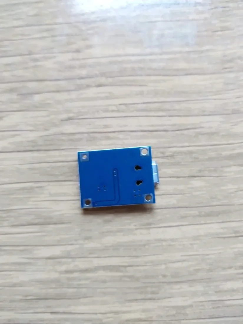ladowarka-akumulatorow-li-ion-tp4056-5v-micro-usb