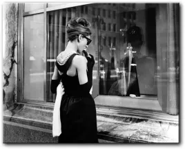 audrey-hepburn-scena-z-filmu-sniadanie-u-tiffany-ego-100x80-cm