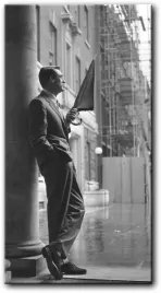 obraz-cary-grant-z-parasolem-77x145-cm