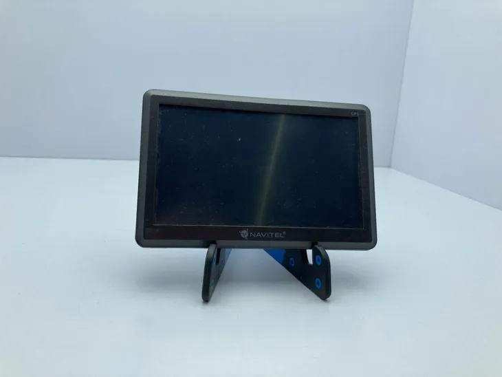 nawigacja-samochodowa-navitel-e200-5-zlacza-usb