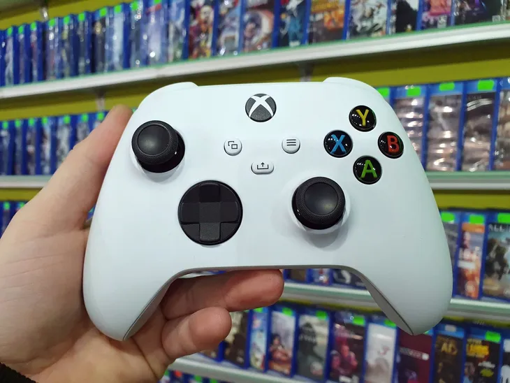 microsoft-xbox-kontroler-bezprzewodowy-bialy-zlacza-usb-typ-c