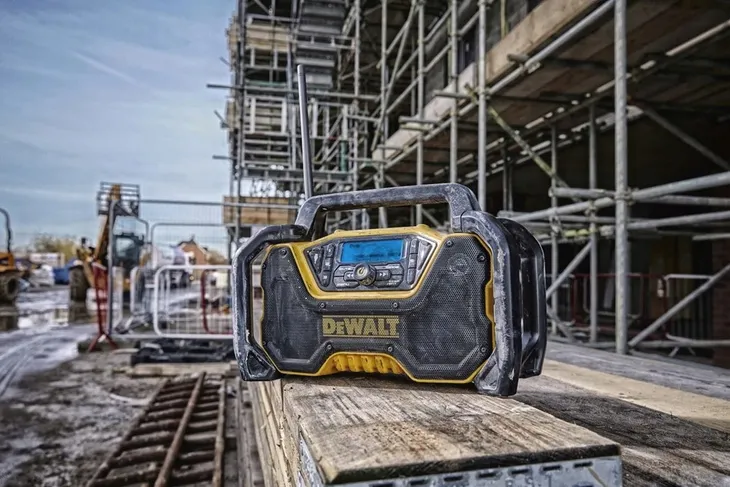 radio-budowlane-dewalt-bluetooth-informacje-dodatkowe-kompatybilny-z-akumulatorami-danej-marki