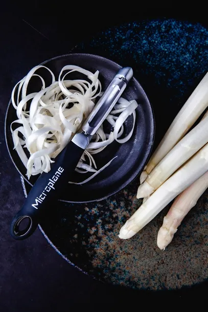 obieraczka-pionowa-microplane-48091-marka-microplane-waga-z-opakowaniem-0-4-kg