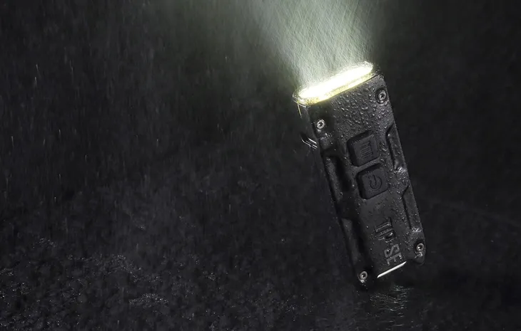 latarka-miniaturowa-nitecore-700-lm-led-certyfikat-ce