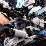 lego-technic-42130-bmw-m-1000-rr-bohater-brak