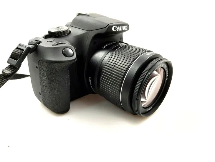 lustrzanka-canon-eos-2000d-korpus-obiektyw-typ-matrycy-cmos