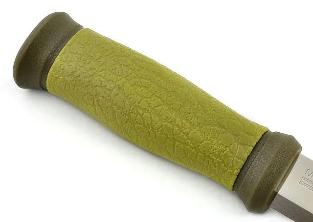 noz-turystyczny-morakniv-2000-olive-waga-z-opakowaniem-0-2-kg