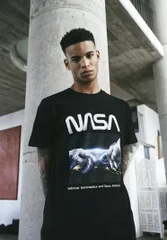 t-shirt-mt1184-nasa-astronaut-hands-black