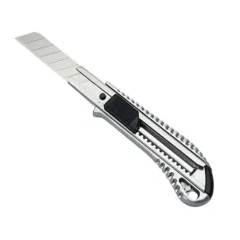 noz-metalowy-tapetowy-18-mm