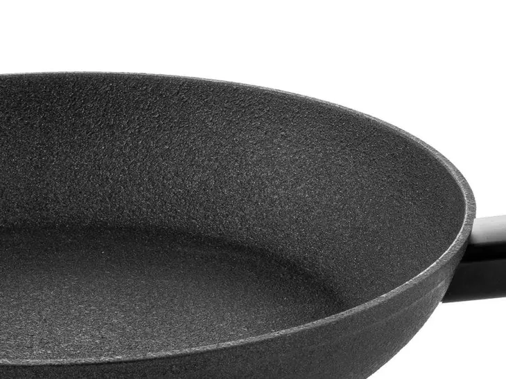 patelnia-cosmo-28-cm-rodzaj-tradycyjna