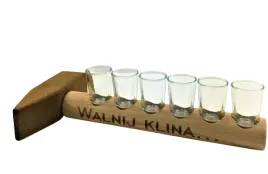 walnij-klina-mlotek-stojak-z-kieliszkami-do-wodki-6-szt