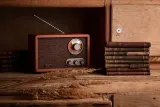 radio-kuchenne-retro-bluetooth-fm-am-regul-tonow-zasilanie-sieciowe