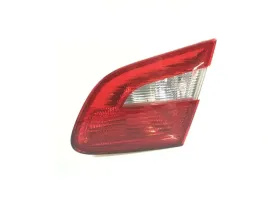 skoda-superb-08-13-lampa-tylna-wewnetrzna-prawa