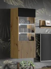 przeszklona-witryna-wiszaca-z-drzwiczkami-loft