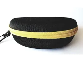 etui-na-okulary-z-karabinczykiem-zolty-zamek