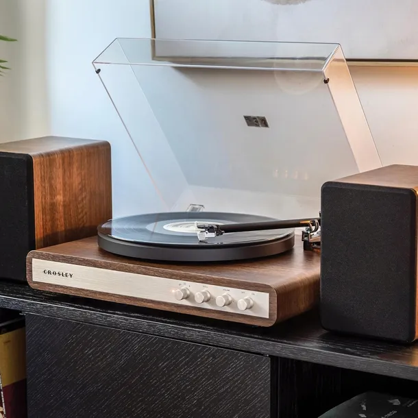 gramofon-winylowy-crosley-c65-walnut-wbudowany-przedwzmacniacz-tak