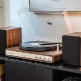 gramofon-winylowy-crosley-c65-walnut-wbudowany-przedwzmacniacz-tak