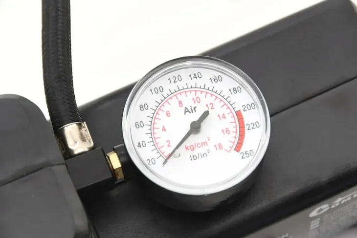 kompresor-12-230-v-stan-nowy-typ-samochodu-niezdefiniowany