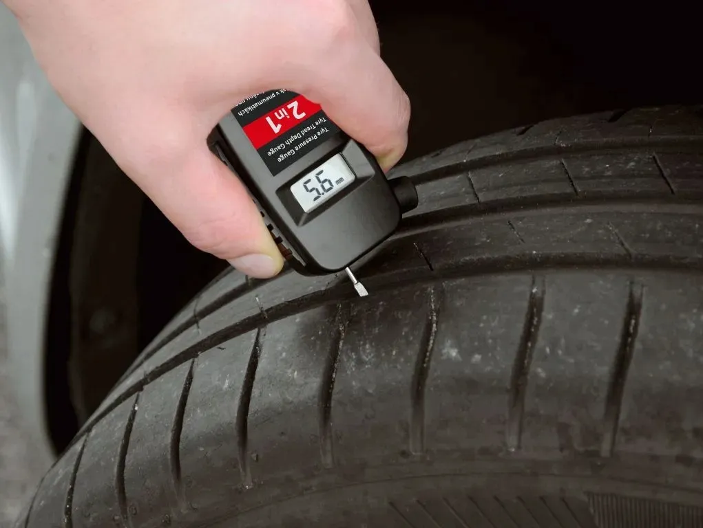 cyfrowy-miernik-opon-2w1