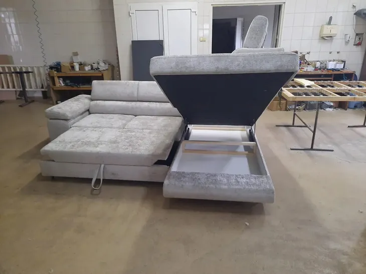 naroznik-avanti-material-obicia-tkanina-informacje-dodatkowe-funkcja-spania-pojemnik-na-posciel-regulowane-zaglowki