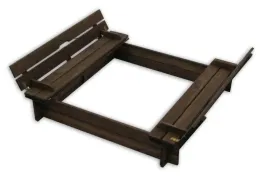 drewniana-piaskownica-z-lawkami