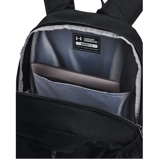 under-armour-hustle-lite-backpack-1364180-001-material-dominujacy-syntetyk