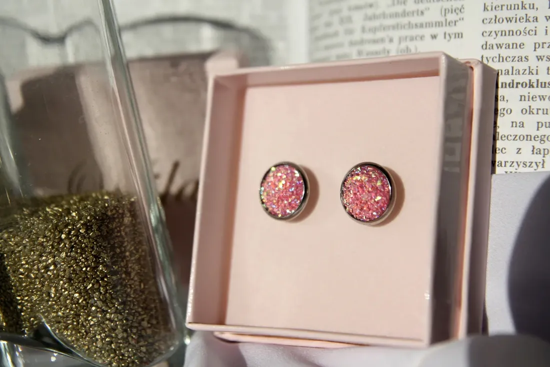 kolczyki-sztyfty-glitter-pink-stan-nowy