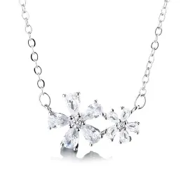 naszyjnik-z-kwiatami-i-bialymi-cyrkoniami-delicate
