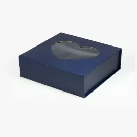 pudelko-magnetyczne-granatowe-z-okienkiem-serduszko-235x235x80mm-prezentowe