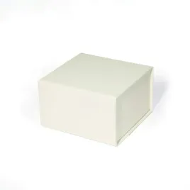 pudelko-magnetyczne-kosc-sloniowa-100x100x65mm-zew-karton-na-prezent