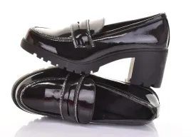 klasyczne-loafersy-damskie-lakierowane-na-obcasie-mokasyny-modne-czarne