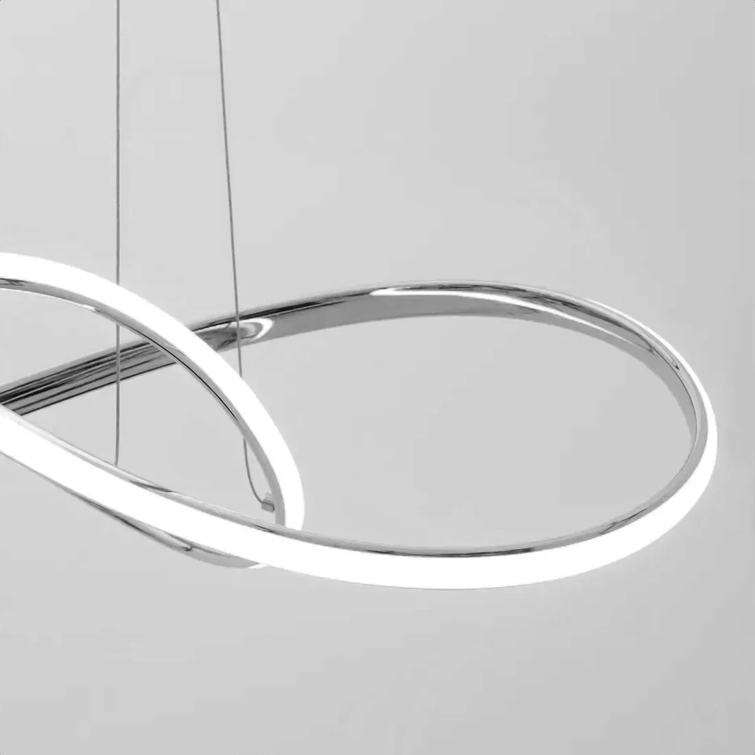 lampa-led-srebrna-wiszaca-z-pilotem-led-3-barwy-silver-55-100-wstega