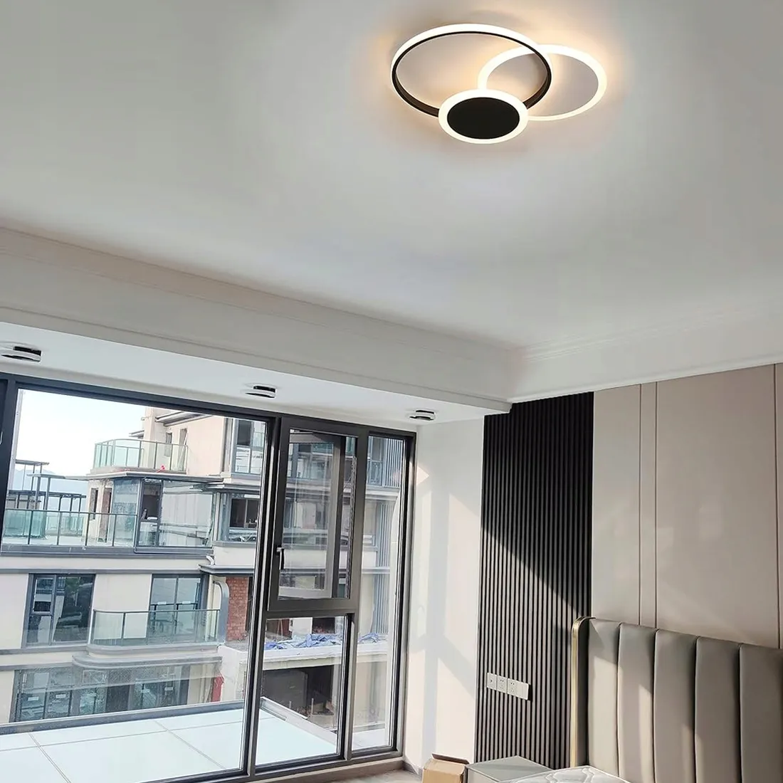 lampa-sufitowa-nowoczesna-czarno-biala-do-salonu-plafon-led-55cm-z-pilotem