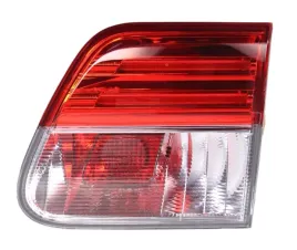 toyota-avensis-t27-kombi-lampa-tylna-prawa-w-klape