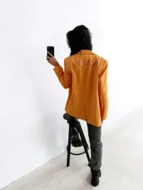 marynarka-damska-olavoga-valtar-2026-pomarancz-m