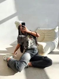 t-shirt-damski-earned-barbie-olavoga-grafitowy-s