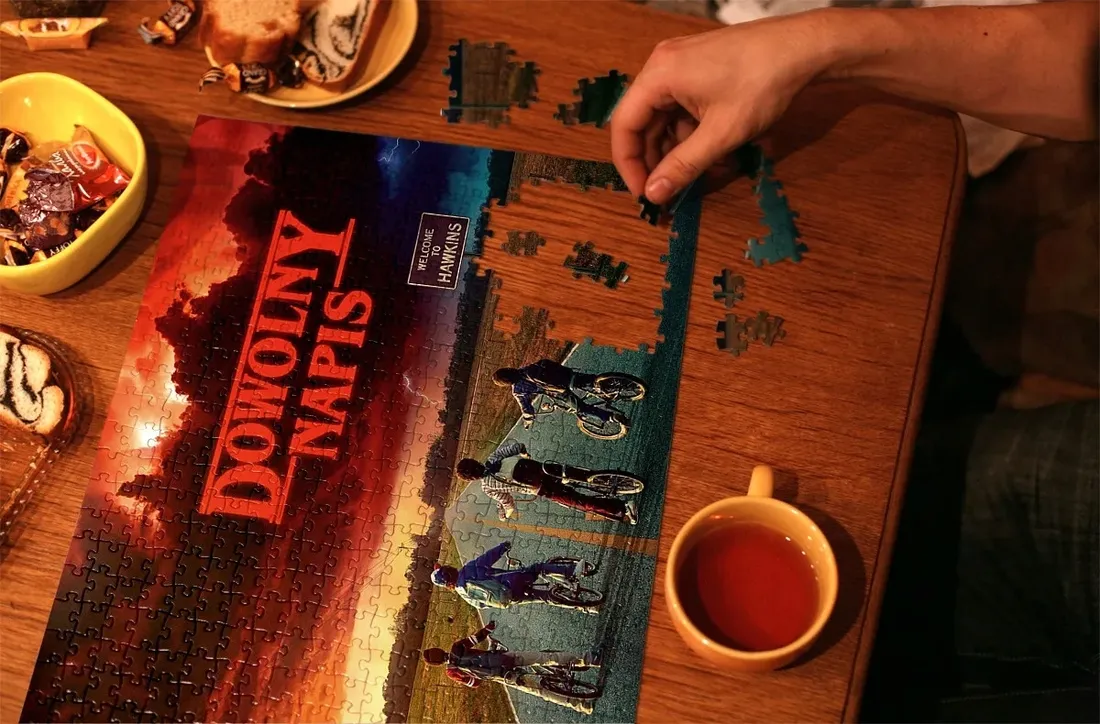 puzzle-stranger-things-z-twoim-napisem-252-el