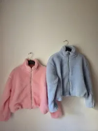 kurtka-damska-polarowa-baranek-rozmiar-uniwersalny-rozowa