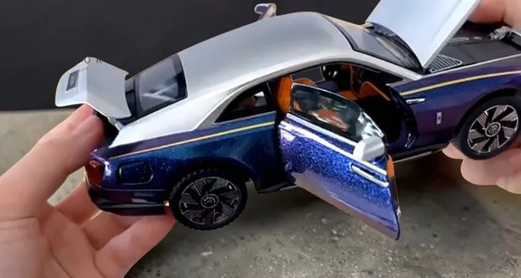 model-1-24-rolls-royce-spectre-stan-opakowania-oryginalne