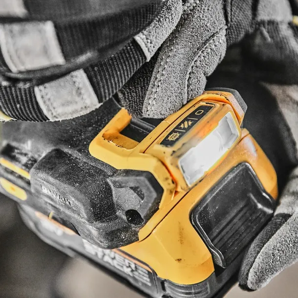 wkretarka-18v-90nm-powerstack-dewalt-dcd800e1t-informacje-dodatkowe-walizka-transportowa-w-zestawie