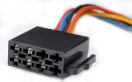 zlacze-samochodowe-iso-do-radioodbiornikow-zasilanie