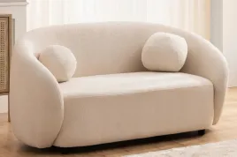 sofa-dwuosobowa-nowoczesna-cloudi-z-ozdobnymi-poduszkami
