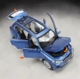 model-1-24-bmw-x7-niebieska-stan-nowy