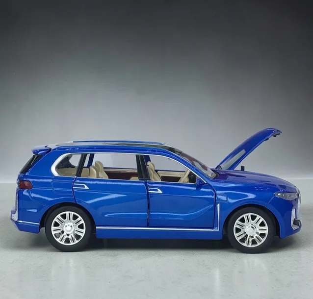 model-1-24-bmw-x7-niebieska-wiek-6-lat