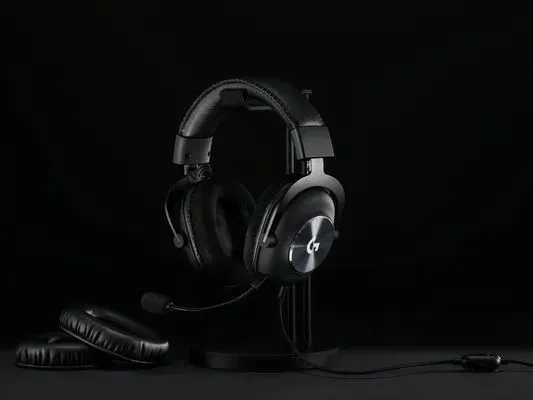 sluchawki-nauszne-logitech-g-pro-x-regulacja-glosnosci-tak