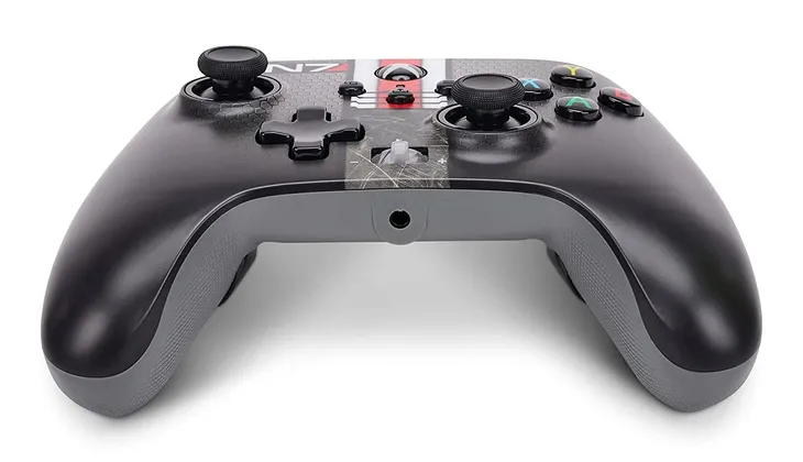 powera-pad-do-xbox-series-xors-one-mass-effect-n7-zlacza-mini-jack-3-5-audio
