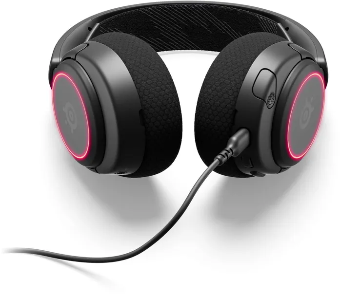 sluchawki-nauszne-steelseries-arctis-nova-3-konstrukcja-zamknieta
