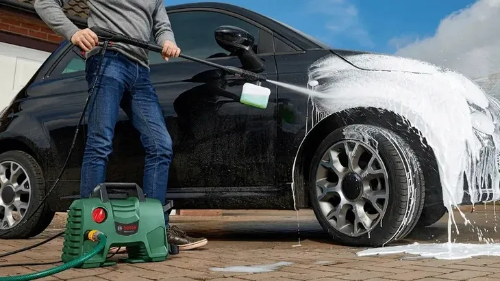 myjka-cisnieniowa-bosch-100-bar-1200-w-wydatek-wody-300-l-h