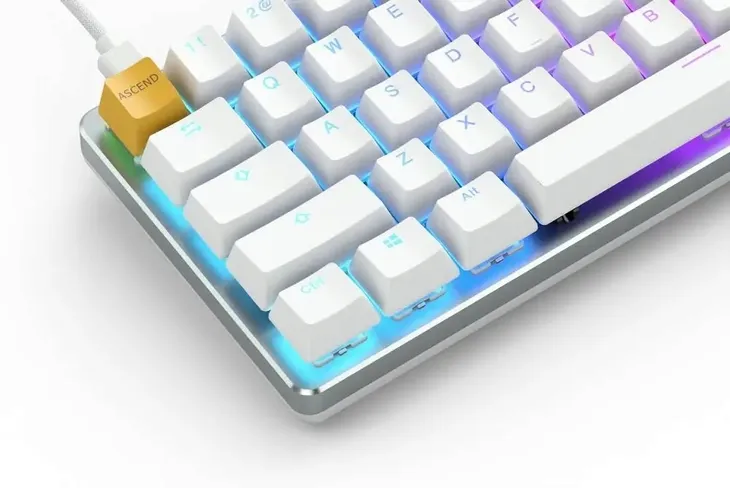glorious-pc-gaming-race-gmmk-compact-white-ice-konstrukcja-podswietlenie